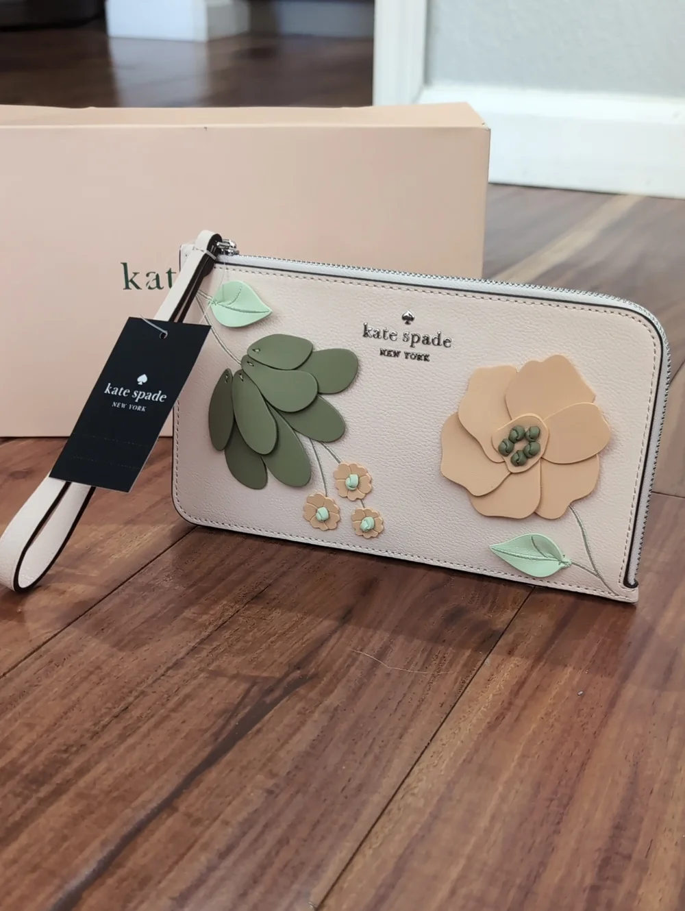 kate spade item wristlet